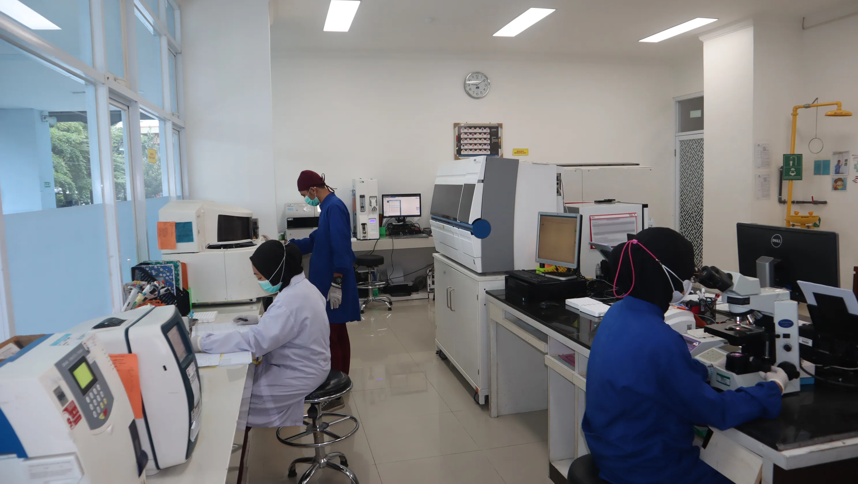 Laboratorium & Bank Darah
